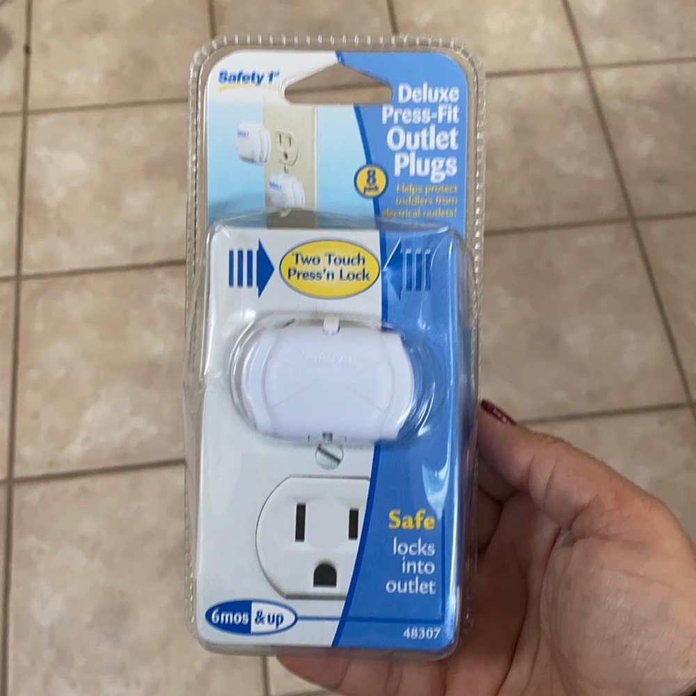 Deluxe safety1st outlet plugs set of 8 kids safety